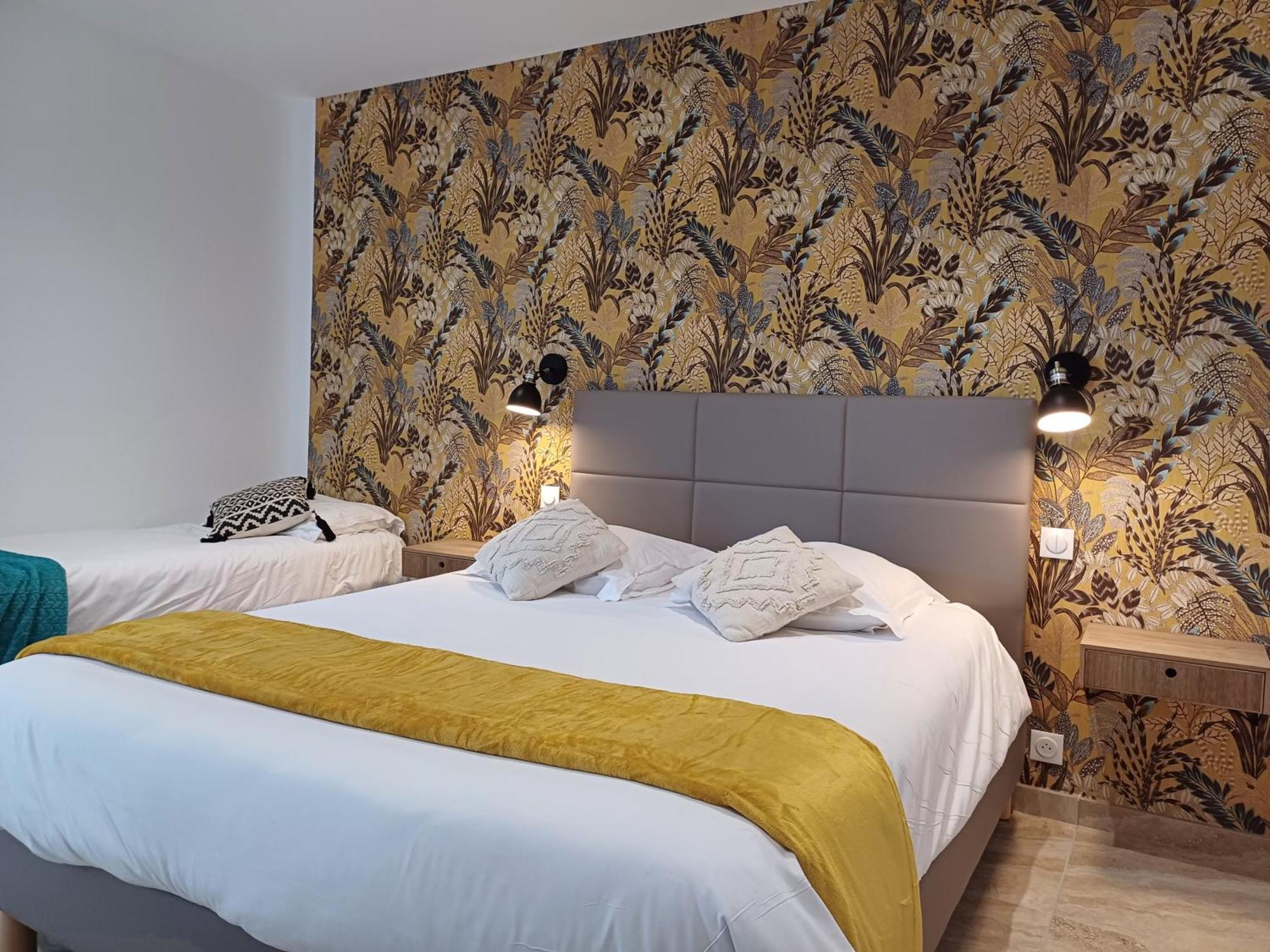 Logis Hotel Le Chene Vert Bollène Zewnętrze zdjęcie